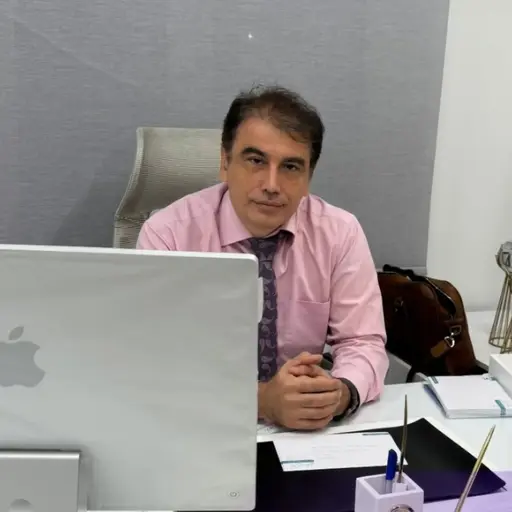 دکتر کامبیز پوریوسف بهترین جراح بینی تهران